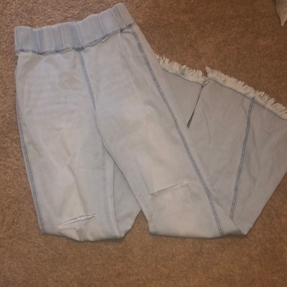 Size 27 light wash bell bottom jeans wet seal